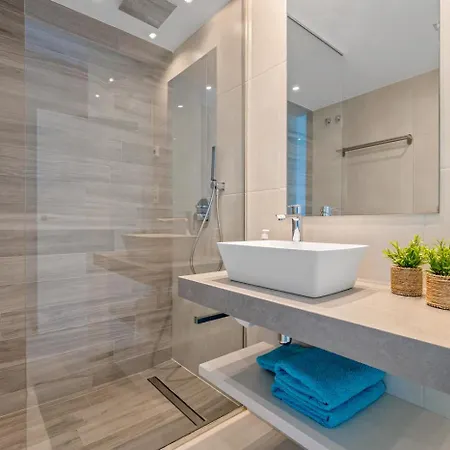 Apartamento Luxury Penthouse With Private Rooftop Terrace, Pool, Punta Prima, *