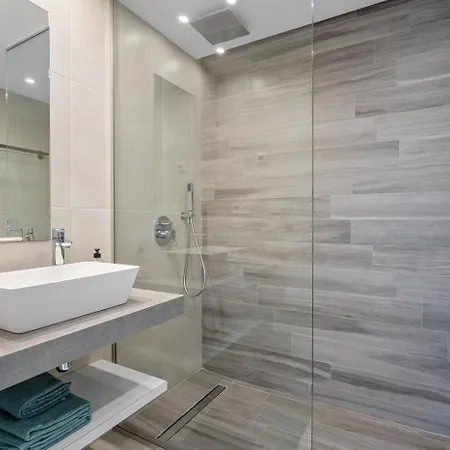 Luxury Penthouse With Private Rooftop Terrace, Pool, Punta Prima, Apartamento *