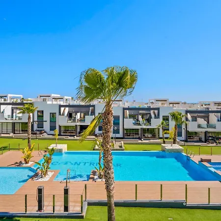 Apartamento Luxury Penthouse With Private Rooftop Terrace, Pool, Punta Prima, *