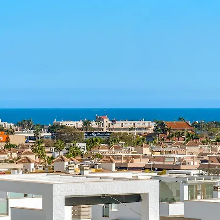 Luxury Penthouse With Private Rooftop Terrace, Pool, Punta Prima, Apartamento Torrevieja